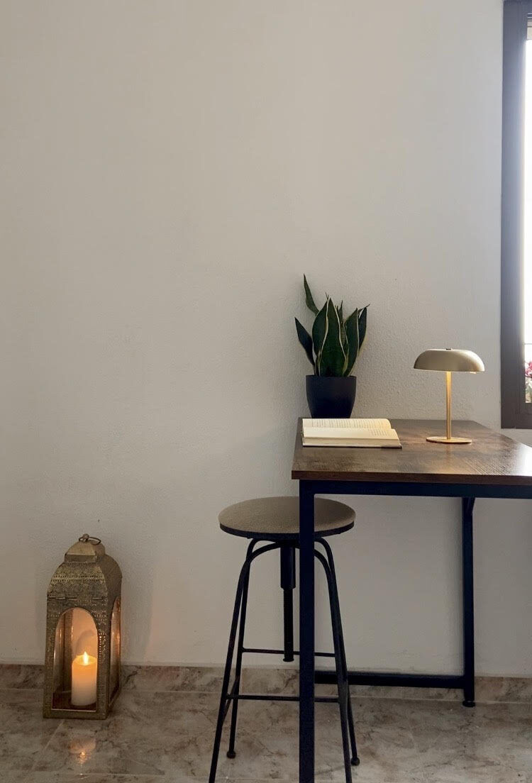 Dækket bord med rustik styling
